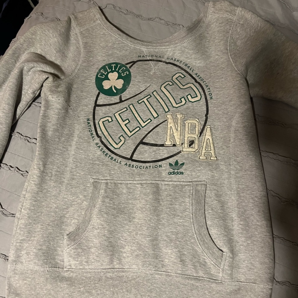 Adidas Boston Celtics scoop neck crew size M